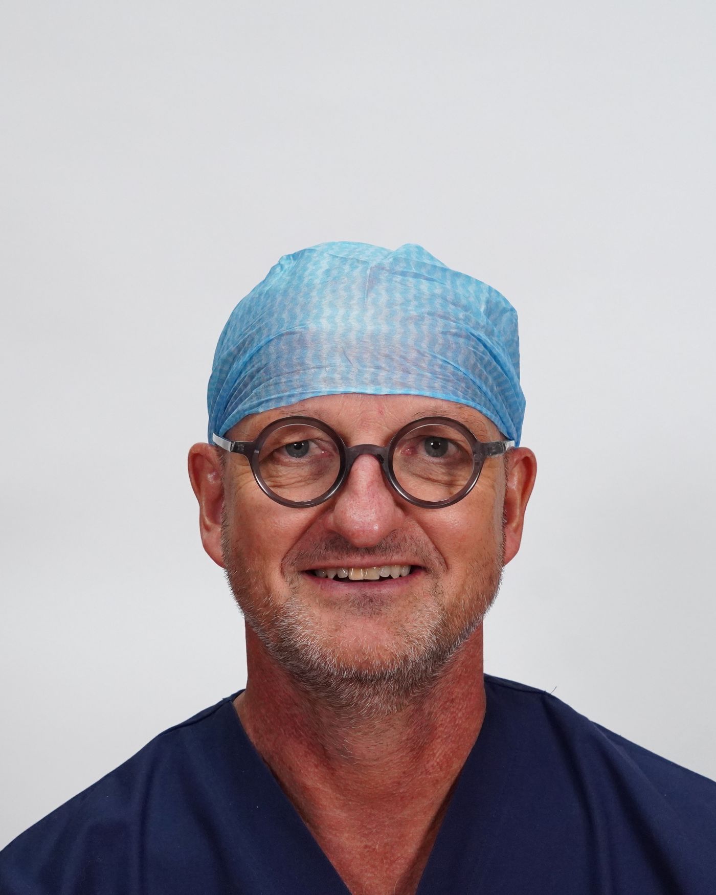 Dr. med. Gunnar Heller in OP-Kleidung